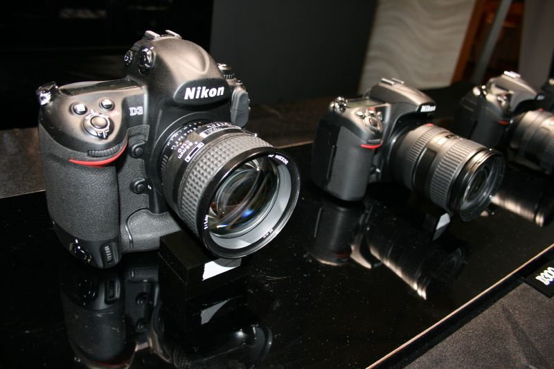 Illustration for article titled Hands On D3 and D300 Impressions: Beefy and Beautiful